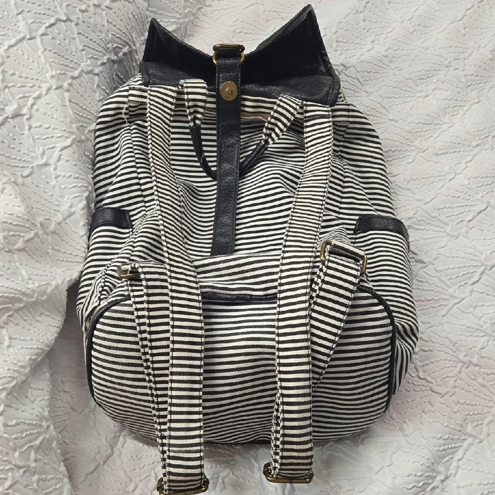 Expressions Chic Black and White Tote